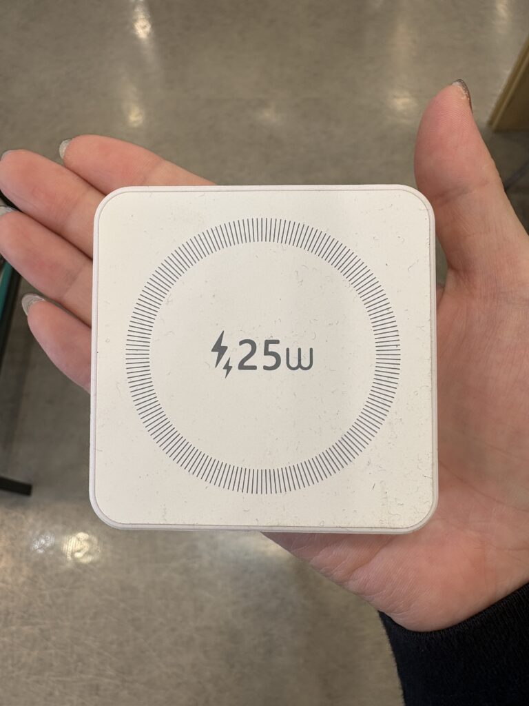 コンパクトなMagSafe充電器